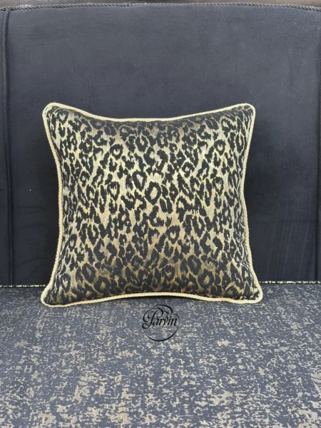 کوسن مربعی طرح ماریتا پلنگی مشکی طلایی