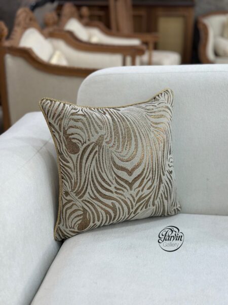 کوسن مربعی طلایی /کرم طرح ورساچ مدل GEDES