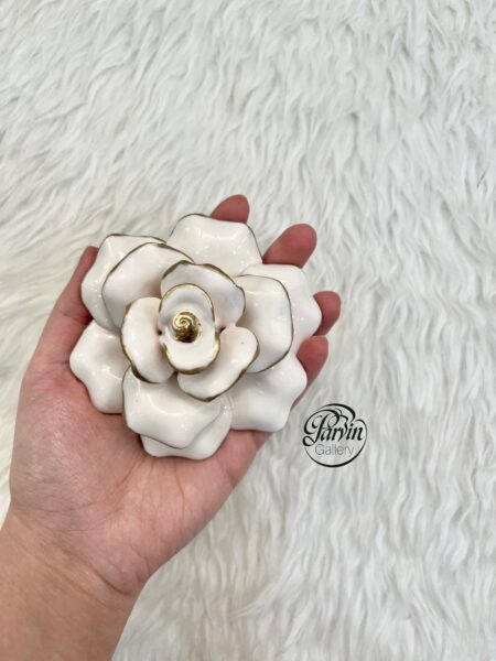 پرده جمع کن طرح گل رنگ سفید